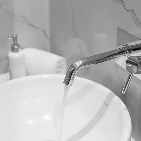 Guestready - A Modern Haven In The City Apartment